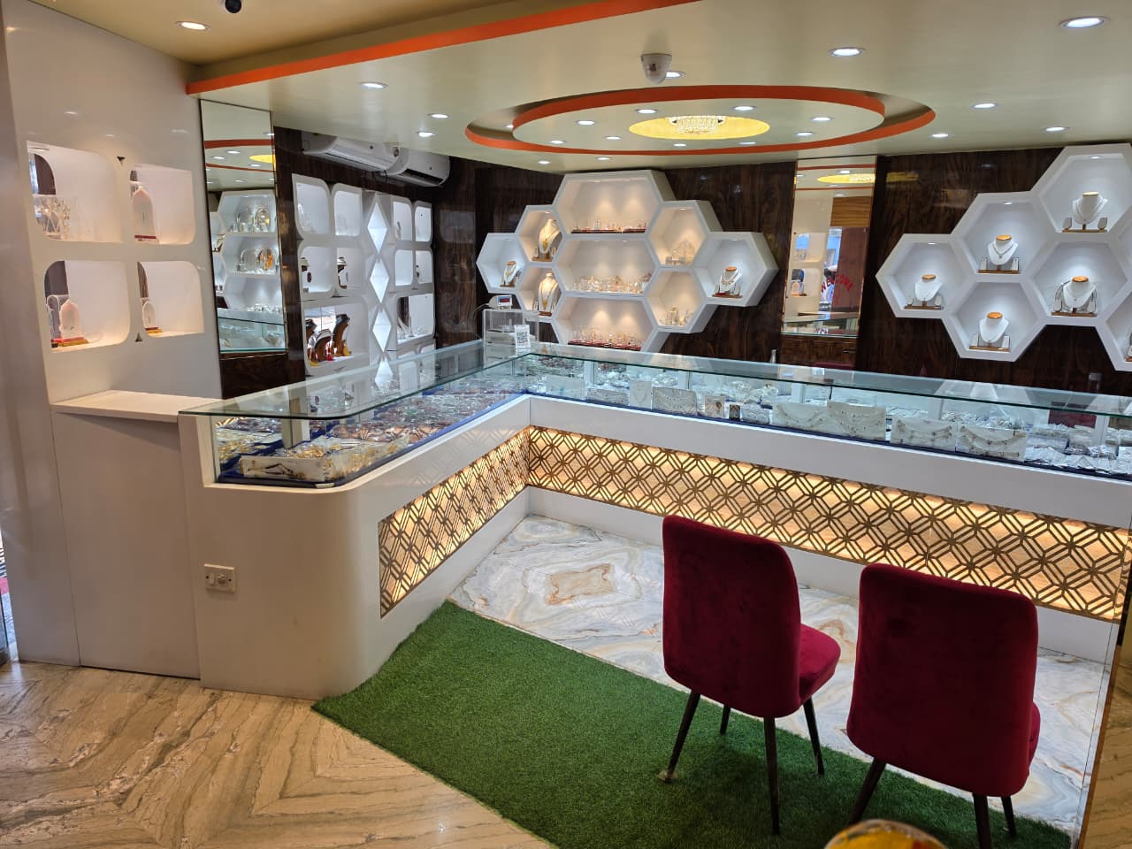 Monikanchan jewellery showcase detail